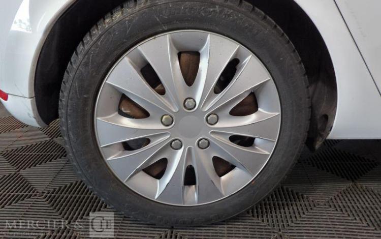 RENAULT CLIO IV BLANC EJ-571-QD