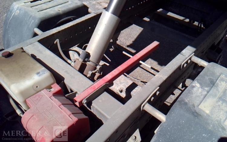 IVECO 35-120  BENNE SIMPLE CABINE COFFRE ROUGE EL-522-MN