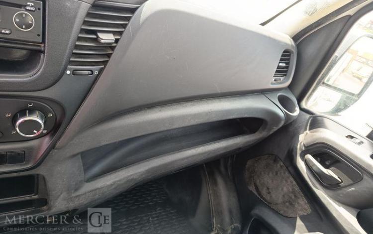 IVECO IS35 BENNE SIMPLE CABINE COFFRE IVECO 35C16  EN-521-NE
