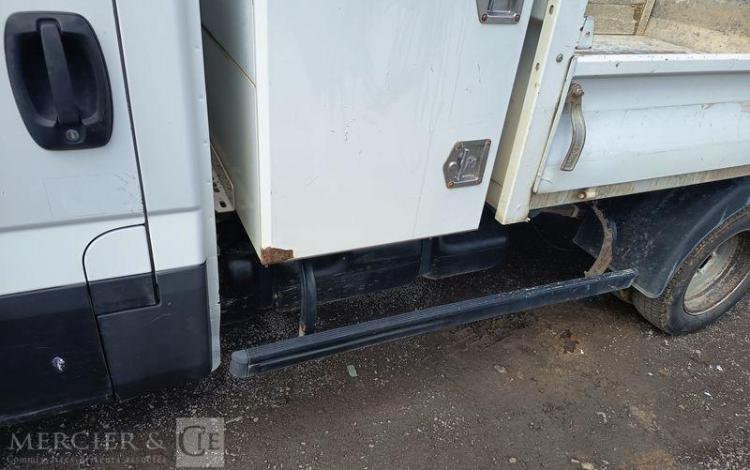IVECO IS35 BENNE SIMPLE CABINE COFFRE IVECO 35C16  EN-521-NE