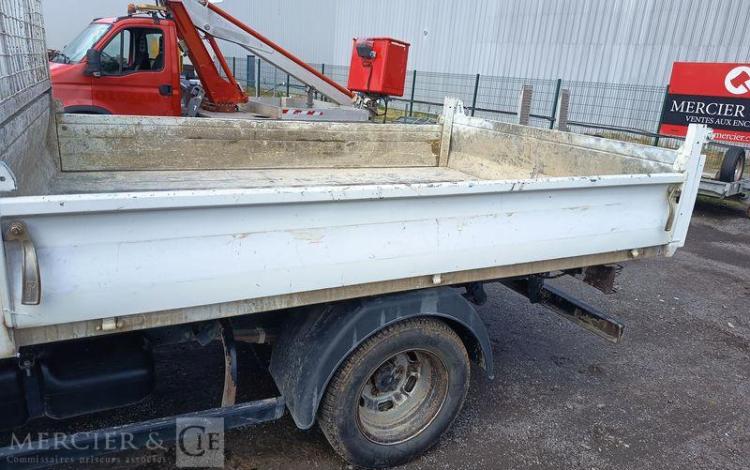 IVECO IS35 BENNE SIMPLE CABINE COFFRE IVECO 35C16  EN-521-NE