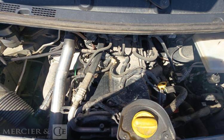 RENAULT MASTER 2,3 DCI 130 CV BENNE AVEC COFFRE ACIER ROUGE ES-084-DW