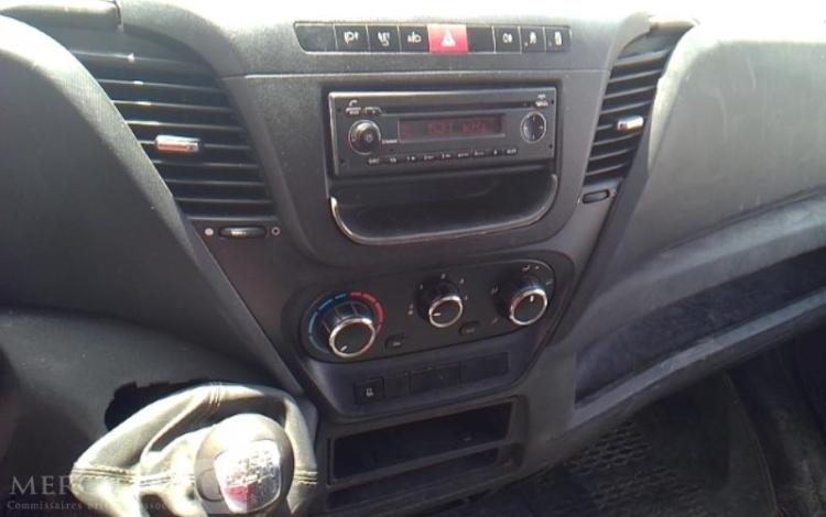 IVECO IS35 BENNE SIMPLE CABINE COFFRE IVECO 35C12  ES-489-CS