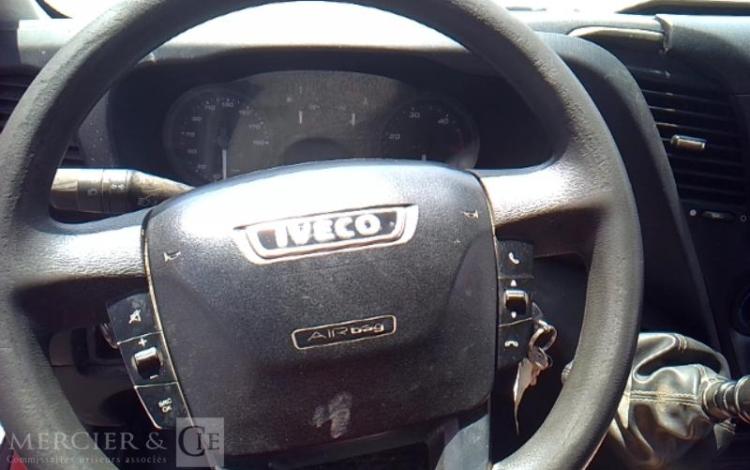 IVECO IS35 BENNE SIMPLE CABINE COFFRE IVECO 35C12  ES-489-CS
