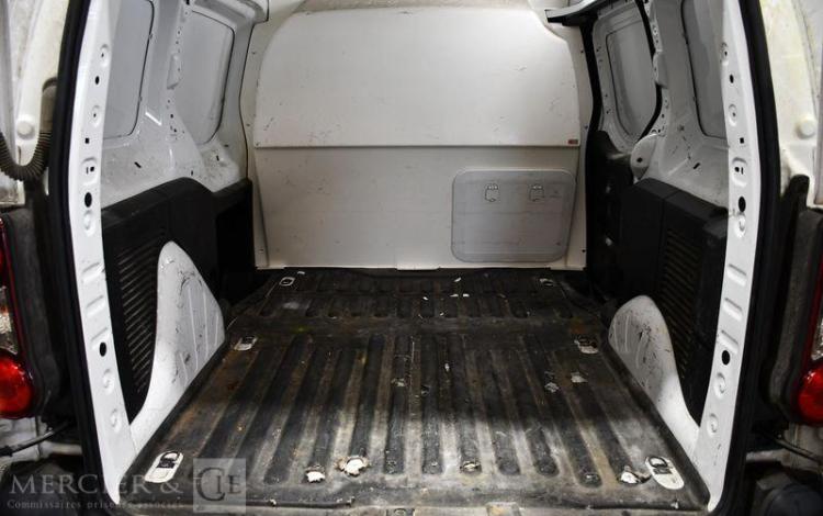 CITROEN BERLINGO TAILLE M CLUB BLUEHDI 100CH ETG6
 BLANC EZ-352-HH