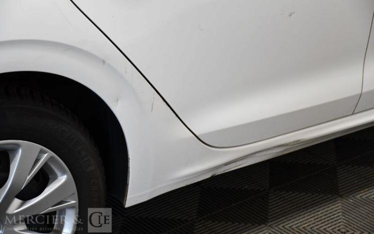 PEUGEOT 208 ACTIVE PURETECH 82CH S&S BVM5
 BLANC FG-579-NR