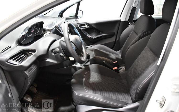 PEUGEOT 208 ACTIVE PURETECH 82CH S&S BVM5
 BLANC FG-579-NR