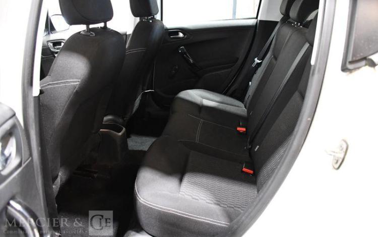 PEUGEOT 208 ACTIVE PURETECH 82CH S&S BVM5
 BLANC FG-579-NR