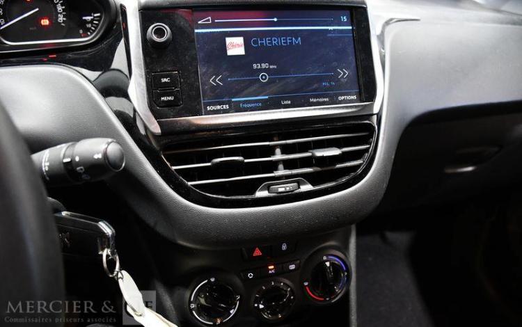 PEUGEOT 208 ACTIVE PURETECH 82CH S&S BVM5
 BLANC FG-579-NR