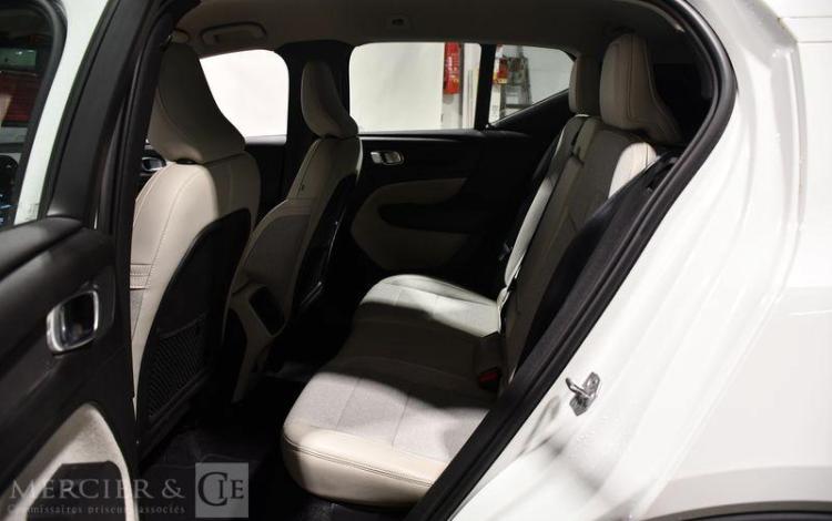 VOLVO XC40 D3 ADBLUE 150CH BUSINESS BLANC FK-849-FF