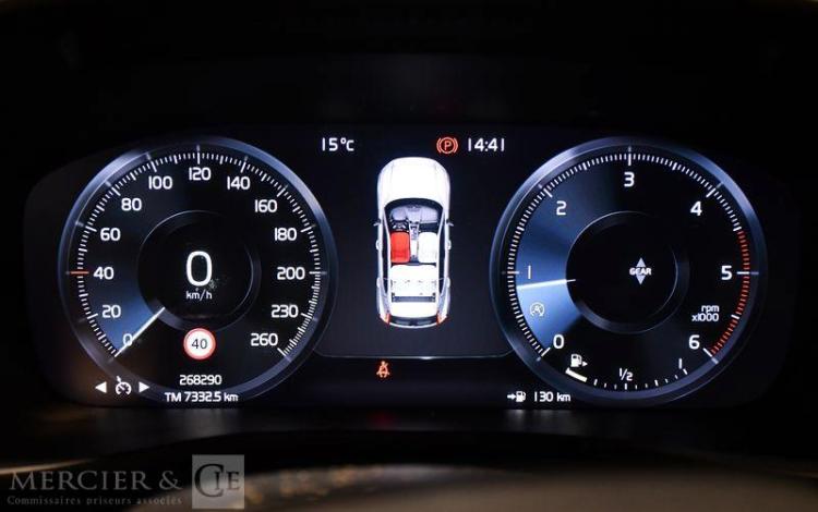 VOLVO XC40 D3 ADBLUE 150CH BUSINESS BLANC FK-849-FF