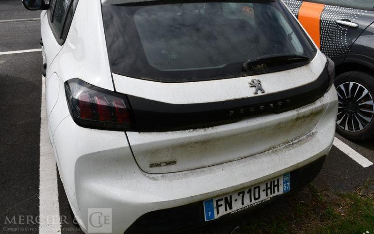 PEUGEOT 208 LIKE PURE TECH 75 BLANC FN-710-HH