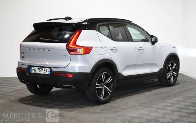VOLVO XC40 1,5 T3 165 R-DESIGN 2WD GEARTRONIC BLANC FQ-769-EA
