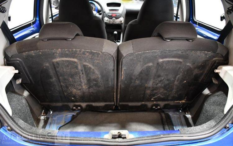 TOYOTA AYGO 1.4 D 55 LES-BLEUS  GB-789-KN