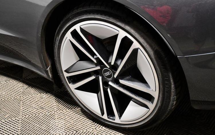 AUDI GT E-TRON GRIS GC-122-KW