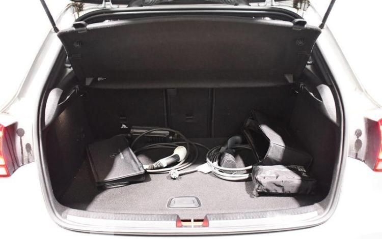 MERCEDES CLASSE A 250 e 8G-DCT BUSINESS LINE GRIS GJ-690-QW