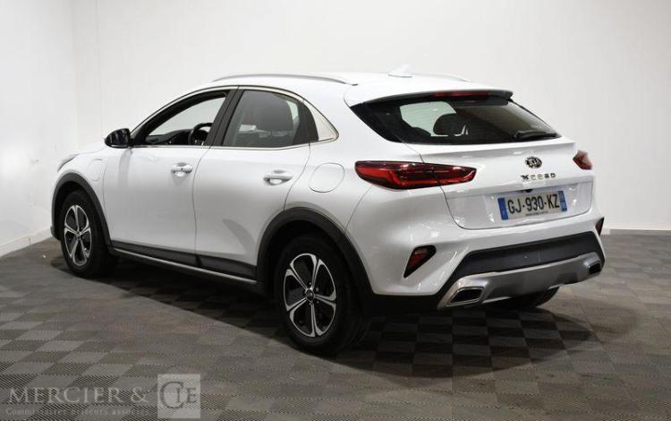 KIA XCEED ACTIVE BLANC GJ-930-KZ