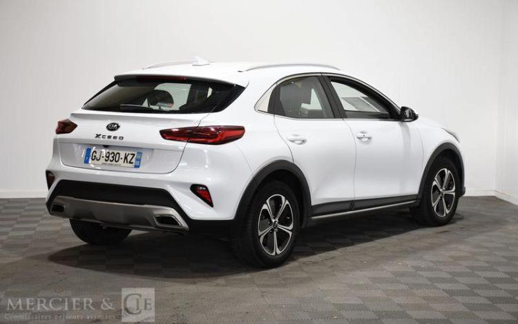 KIA XCEED ACTIVE BLANC GJ-930-KZ