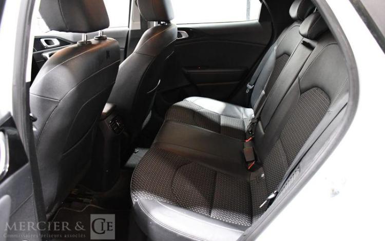 KIA XCEED ACTIVE BLANC GJ-930-KZ