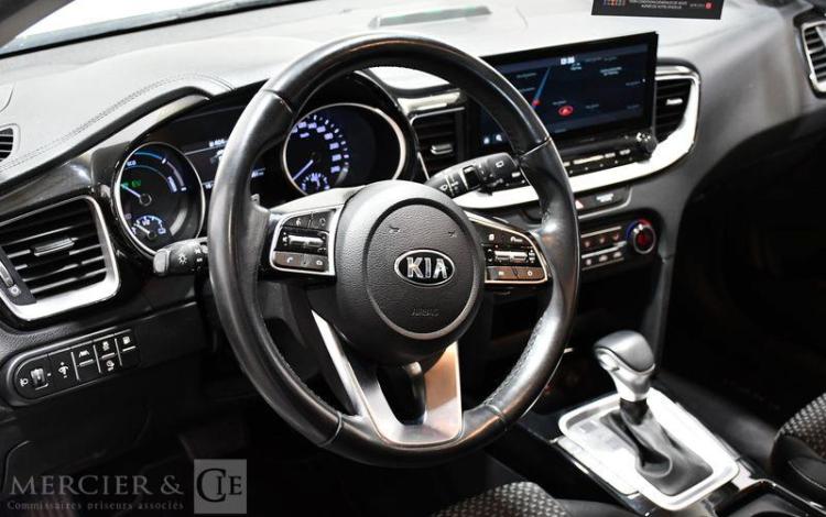 KIA XCEED ACTIVE BLANC GJ-930-KZ