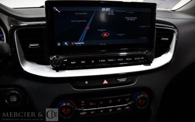 KIA XCEED ACTIVE BLANC GJ-930-KZ