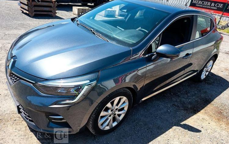 RENAULT CLIO V 5 Portes 1.0 TCe 12V S&S 90 cv – ESSENCE – 52595 KMS – ANNEE GRIS GN-410-ER
