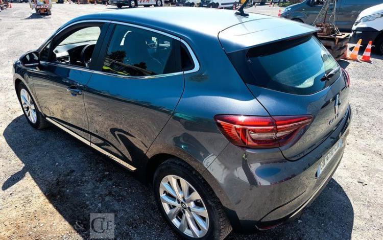 RENAULT CLIO V 5 Portes 1.0 TCe 12V S&S 90 cv – ESSENCE – 52595 KMS – ANNEE GRIS GN-410-ER