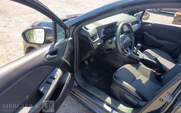 RENAULT CLIO V 5 Portes 1.0 TCe 12V S&S 90 cv – ESSENCE – 52595 KMS – ANNEE GRIS GN-410-ER