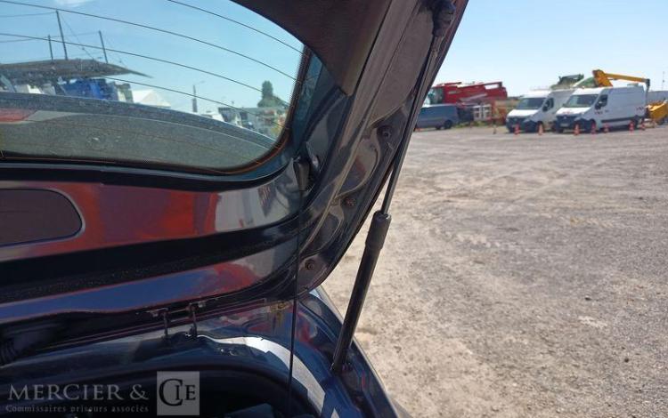 RENAULT CLIO V 5 Portes 1.0 TCe 12V S&S 90 cv – ESSENCE – 52595 KMS – ANNEE GRIS GN-410-ER