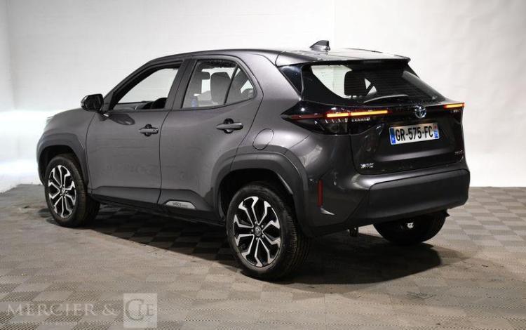 TOYOTA YARIS CROSS DYNAMIC GRIS GR-575-FC