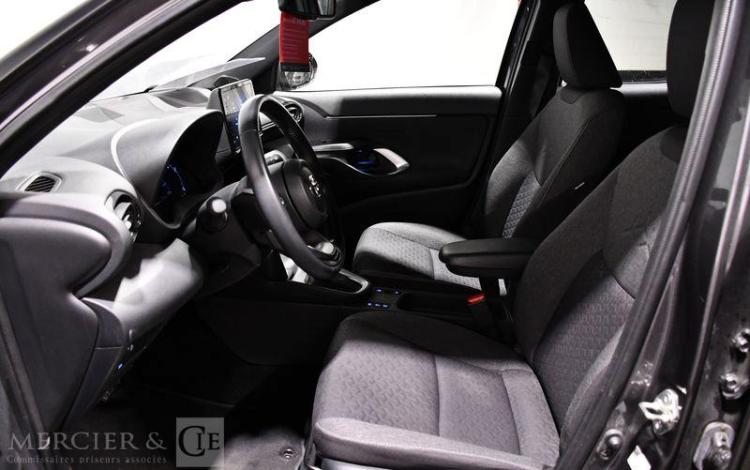 TOYOTA YARIS CROSS DYNAMIC GRIS GR-575-FC