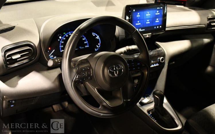 TOYOTA YARIS CROSS DYNAMIC GRIS GR-575-FC
