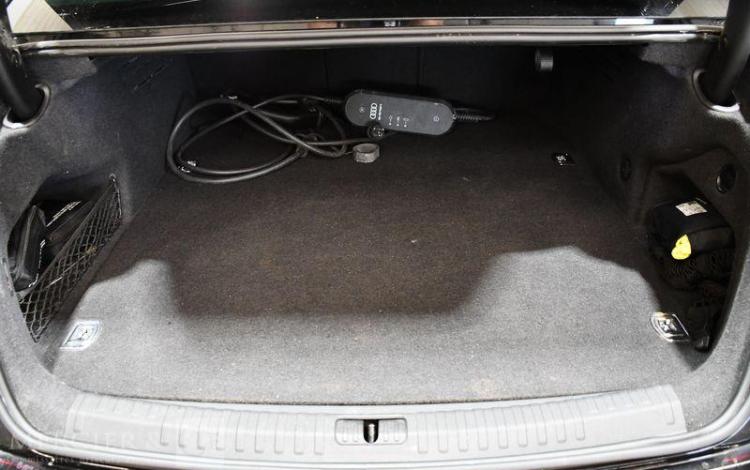 AUDI A6 C8 50 TFSI E 299CH NOIR GR-747-MW