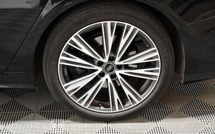 AUDI A6 C8 50 TFSI E 299CH NOIR GR-747-MW