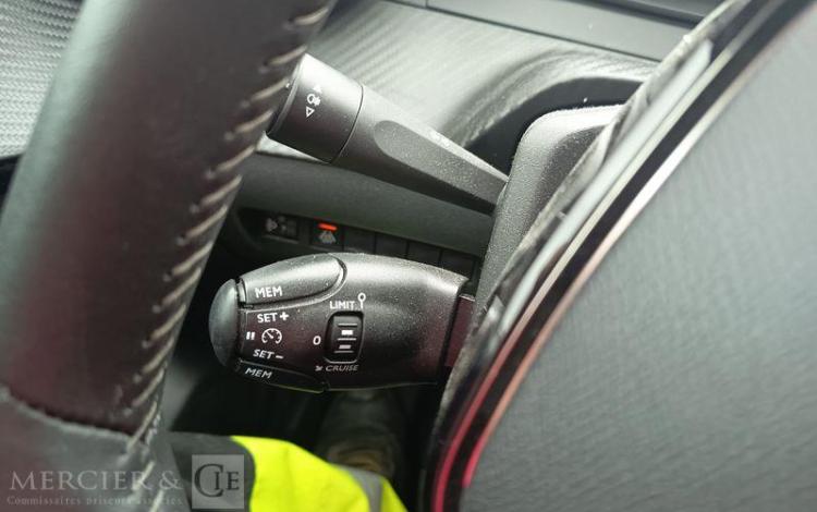 PEUGEOT 208 II (P21)SOCIETE 5 Portes 1.5 Blue HDi S&S 100 cv – DIESEL – ANNEE 2023 GRIS GR-770-TW