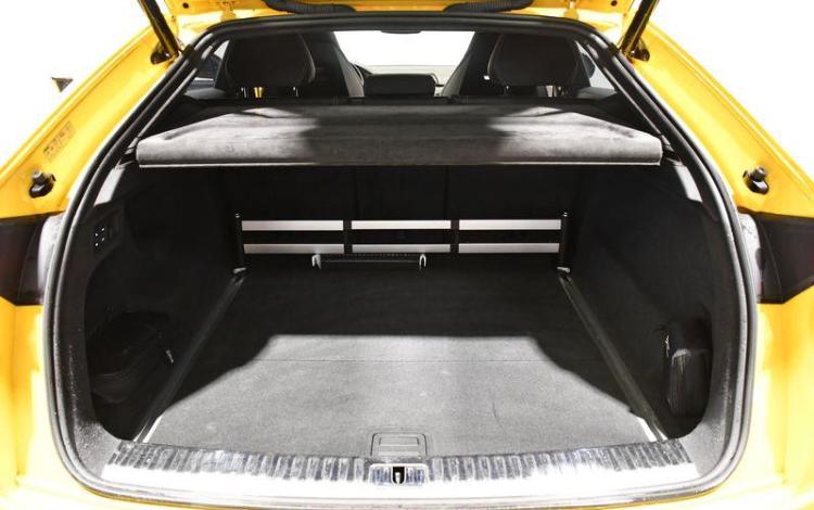LAMBORGHINI URUS 4,0 V8 BITURBO BASE JAUNE GT-358-TA