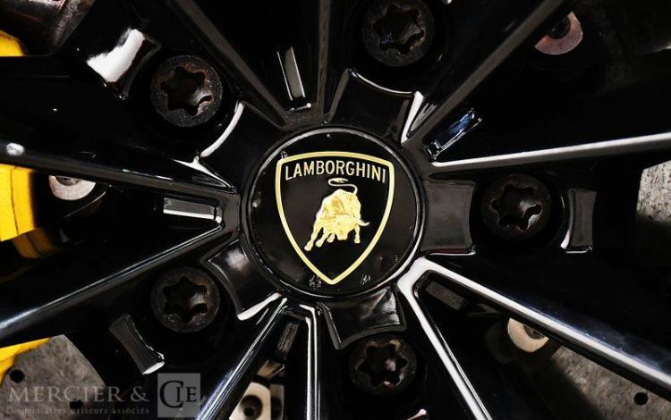 LAMBORGHINI URUS 4,0 V8 BITURBO BASE JAUNE GT-358-TA
