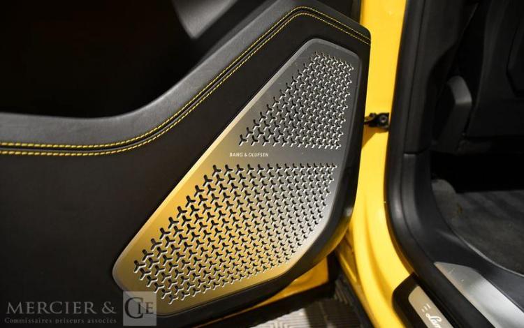 LAMBORGHINI URUS 4,0 V8 BITURBO BASE JAUNE GT-358-TA