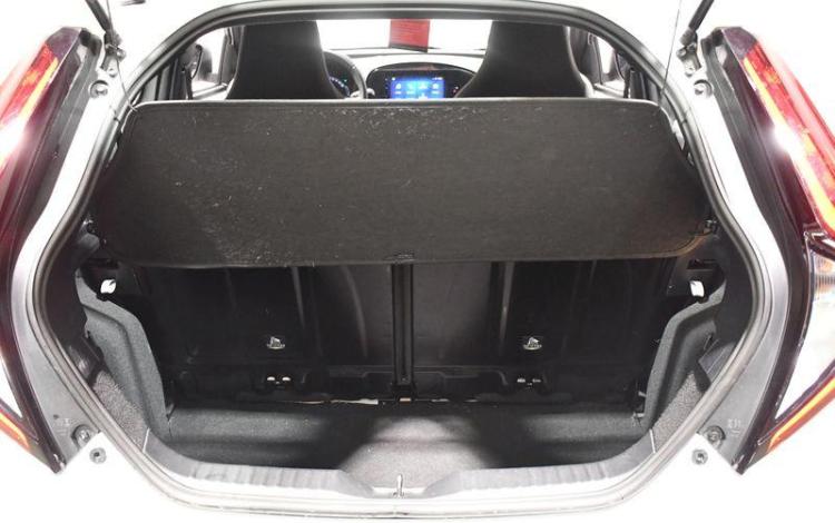 TOYOTA AYGO X BLANC GY-418-SZ