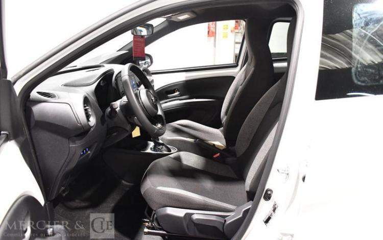 TOYOTA AYGO X BLANC GY-418-SZ