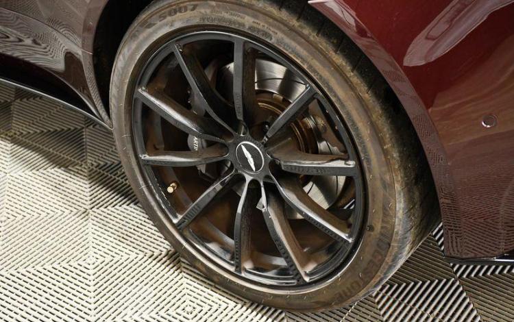 ASTON MARTIN DB11  GY-489-KA
