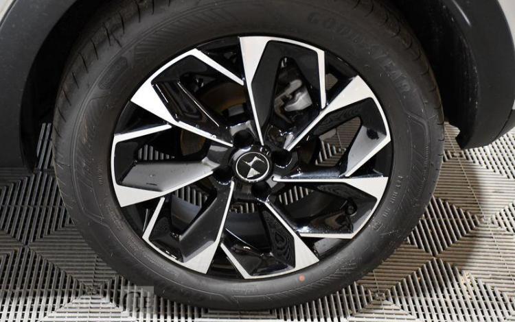 DS DS3 1.2 135ch MHEV ETOILE BVA GRIS HA-179-TT