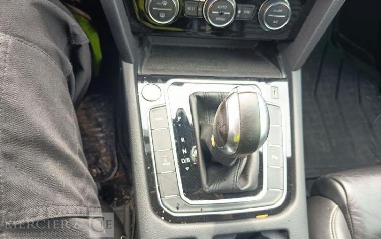 VOLKSWAGEN PASSAT – POUR PIECES SANS CARTE GRISE GRIS TXAM085