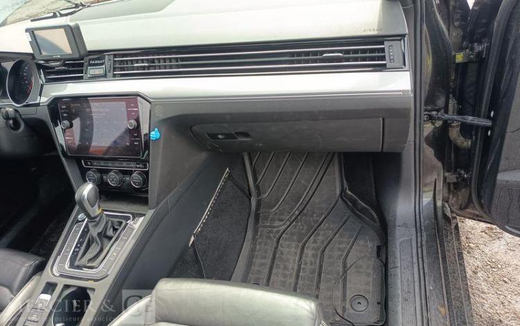 VOLKSWAGEN PASSAT – POUR PIECES SANS CARTE GRISE GRIS TXAM085