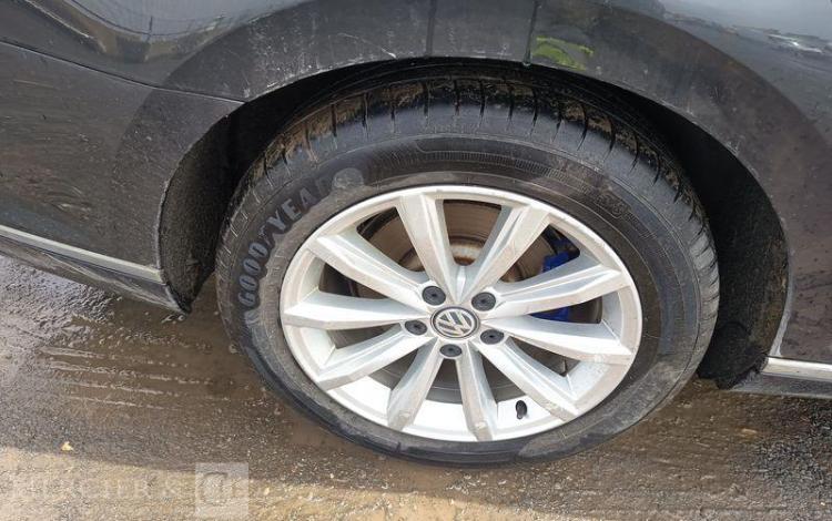 VOLKSWAGEN PASSAT – POUR PIECES SANS CARTE GRISE GRIS TXAM085