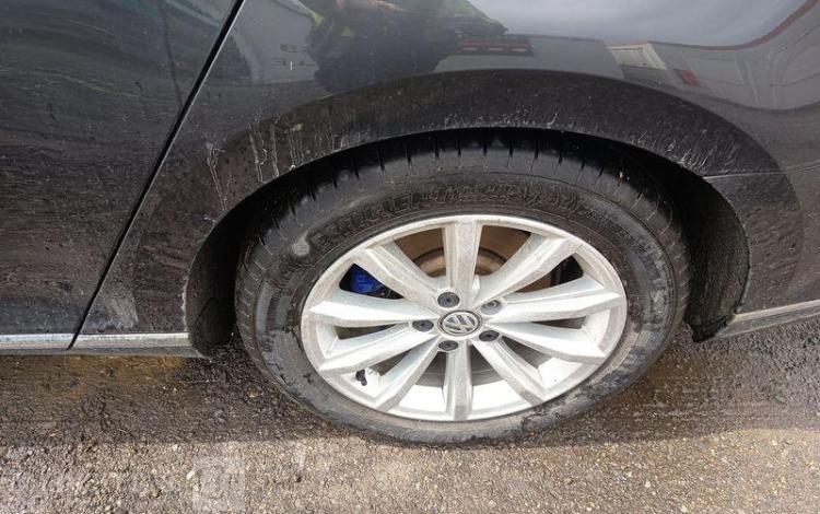 VOLKSWAGEN PASSAT – POUR PIECES SANS CARTE GRISE GRIS TXAM085