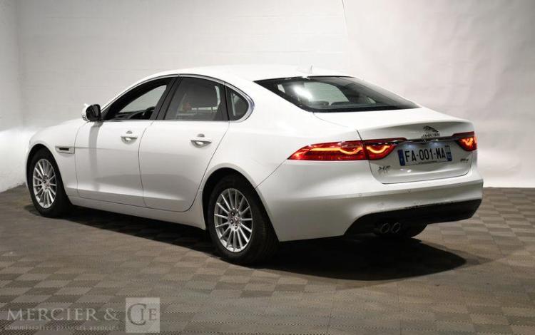 JAGUAR XF 2,0 D180 PRESTIGE BVA BLANC FA-001-MA