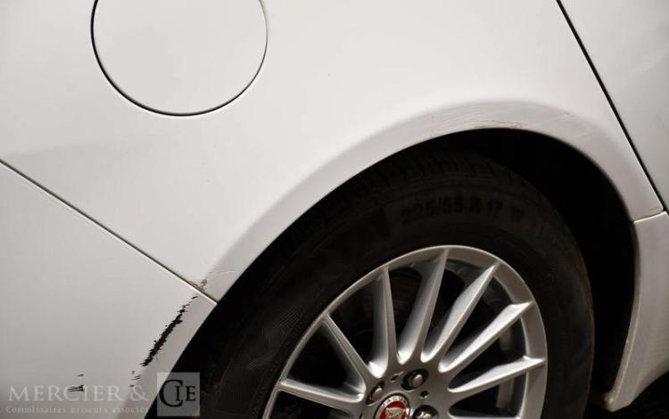 JAGUAR XF 2,0 D180 PRESTIGE BVA BLANC FA-001-MA