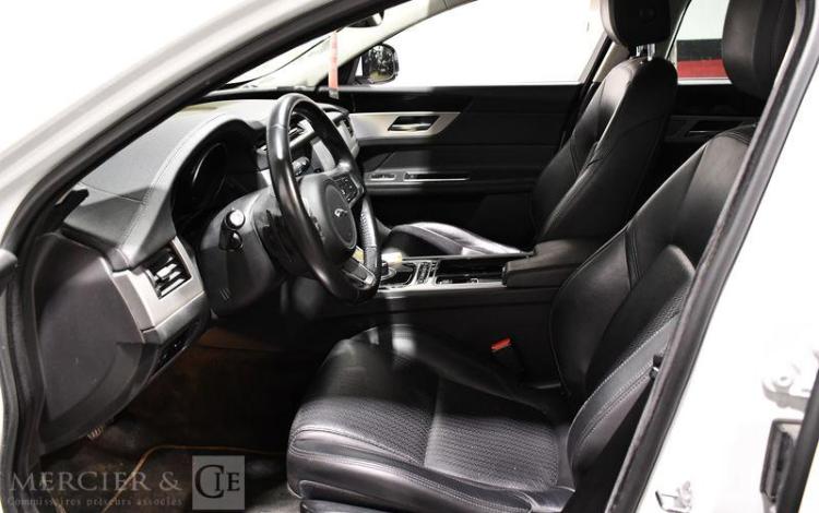 JAGUAR XF 2,0 D180 PRESTIGE BVA BLANC FA-001-MA