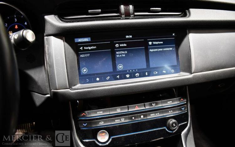 JAGUAR XF 2,0 D180 PRESTIGE BVA BLANC FA-001-MA